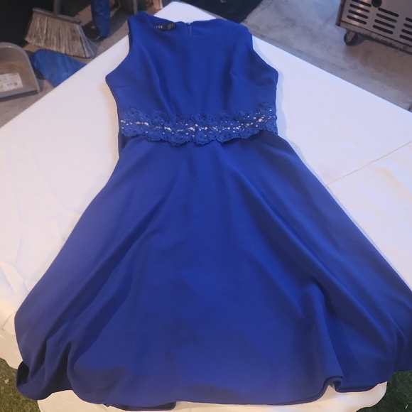 Homeyee Elegant Blue Sleeveless Dress - Picture 1 of 6